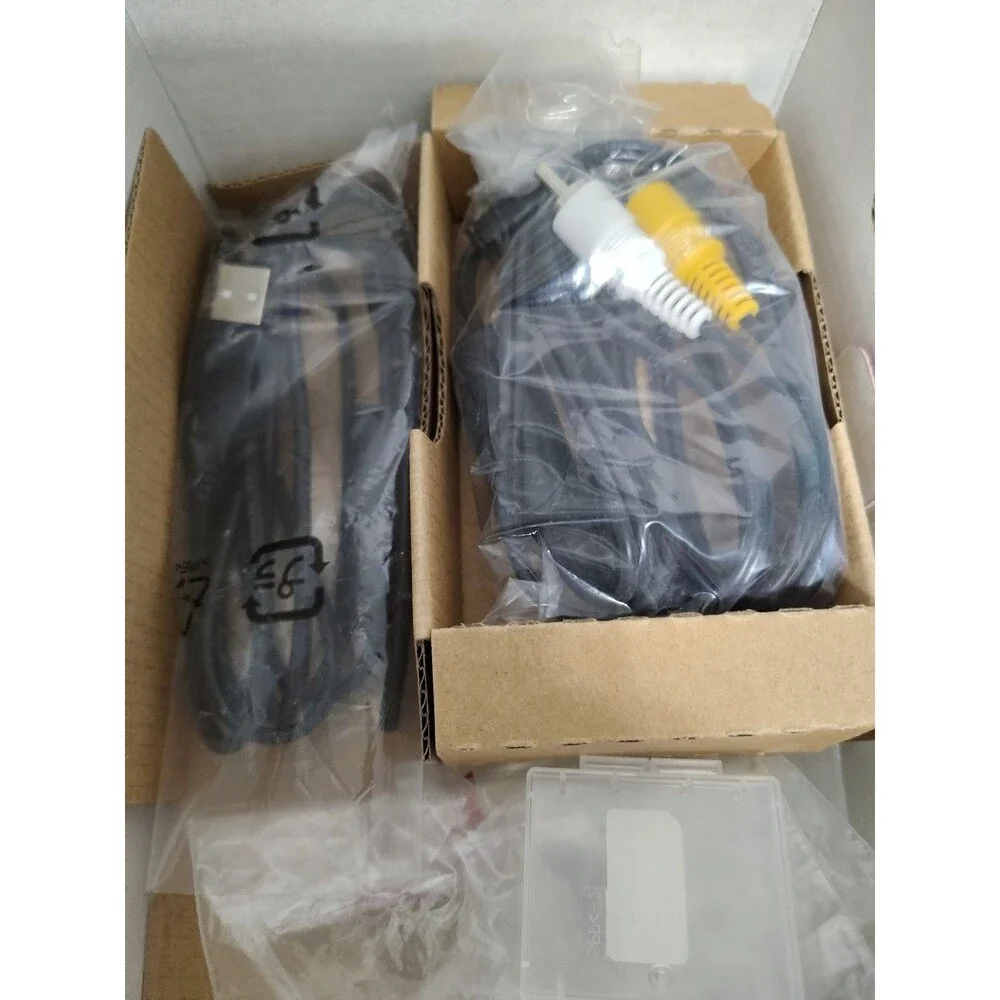 Nikon Coolpix S570 Charging Cord Software Suite AV Cord & Manual & Box Bundle
